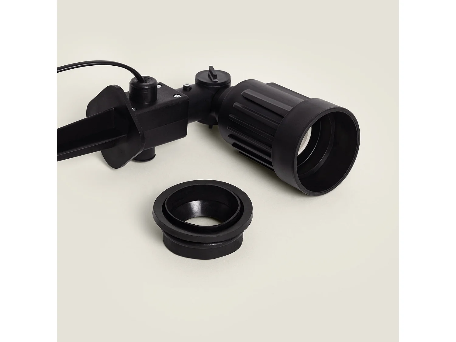 Spot Extérieur sur Piquet Alcorisa pour Ampoule E27 Noir