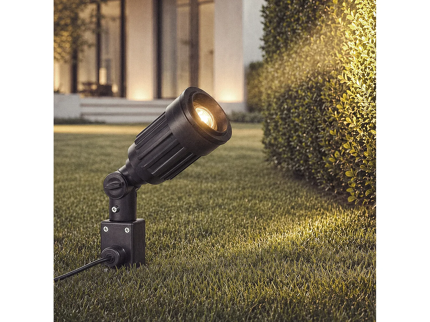 Spot Extérieur sur Piquet Alcorisa pour Ampoule E27 Noir