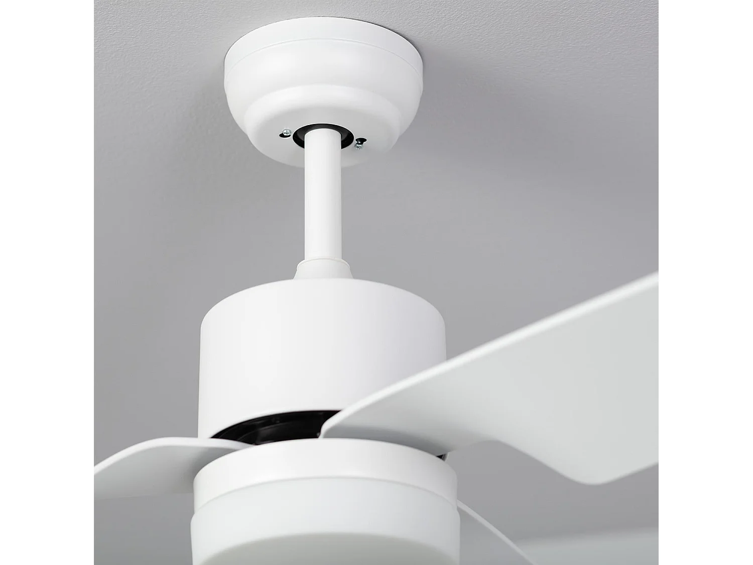 Ventilateur de plafond Silencieux Minimal Blanc 132cm Moteur DC Blanc CCT Avec lumière, Télécommande, Wifi: False