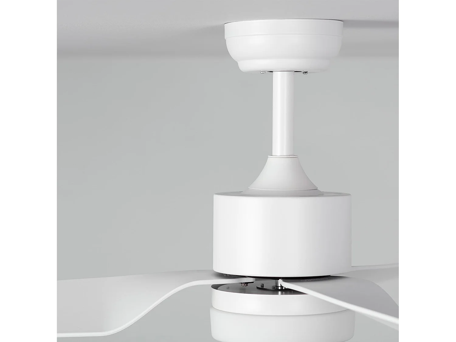Ventilateur de plafond Silencieux Minimal Blanc 132cm Moteur DC Blanc CCT Avec lumière, Télécommande, Wifi: False