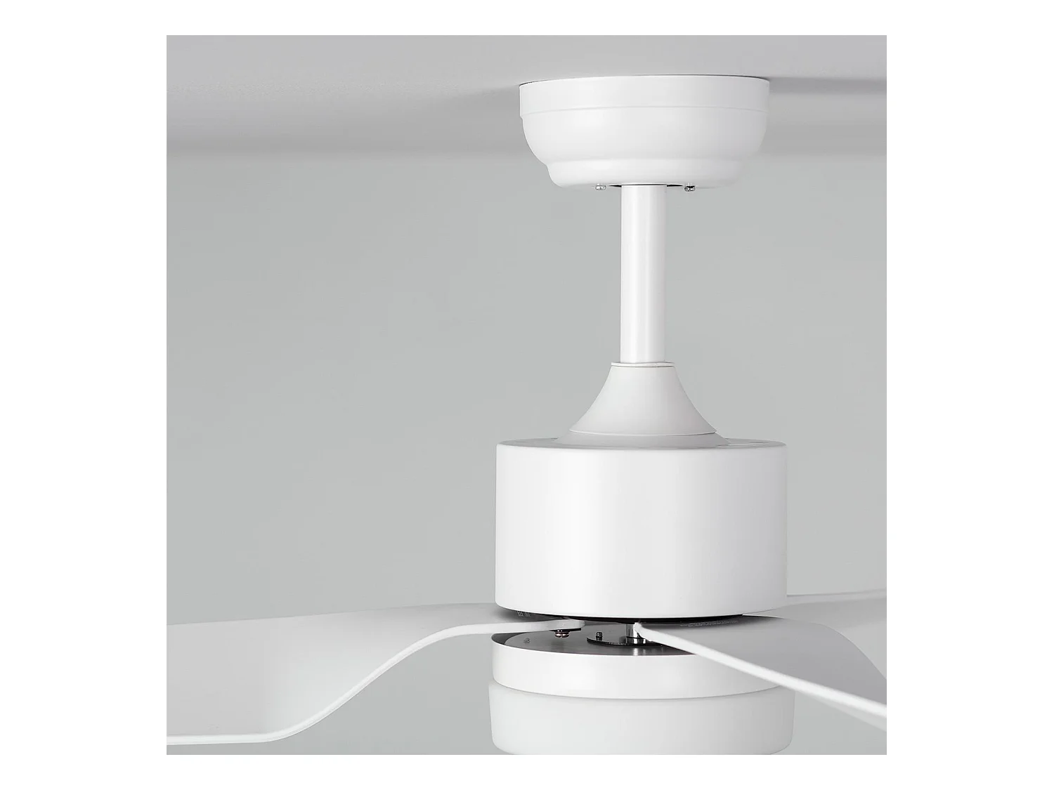 Ventilador de Techo Silencioso Minimal Blanco 132cm Motor DC Blanco Con Luz Mando a Distancia Wifi: True