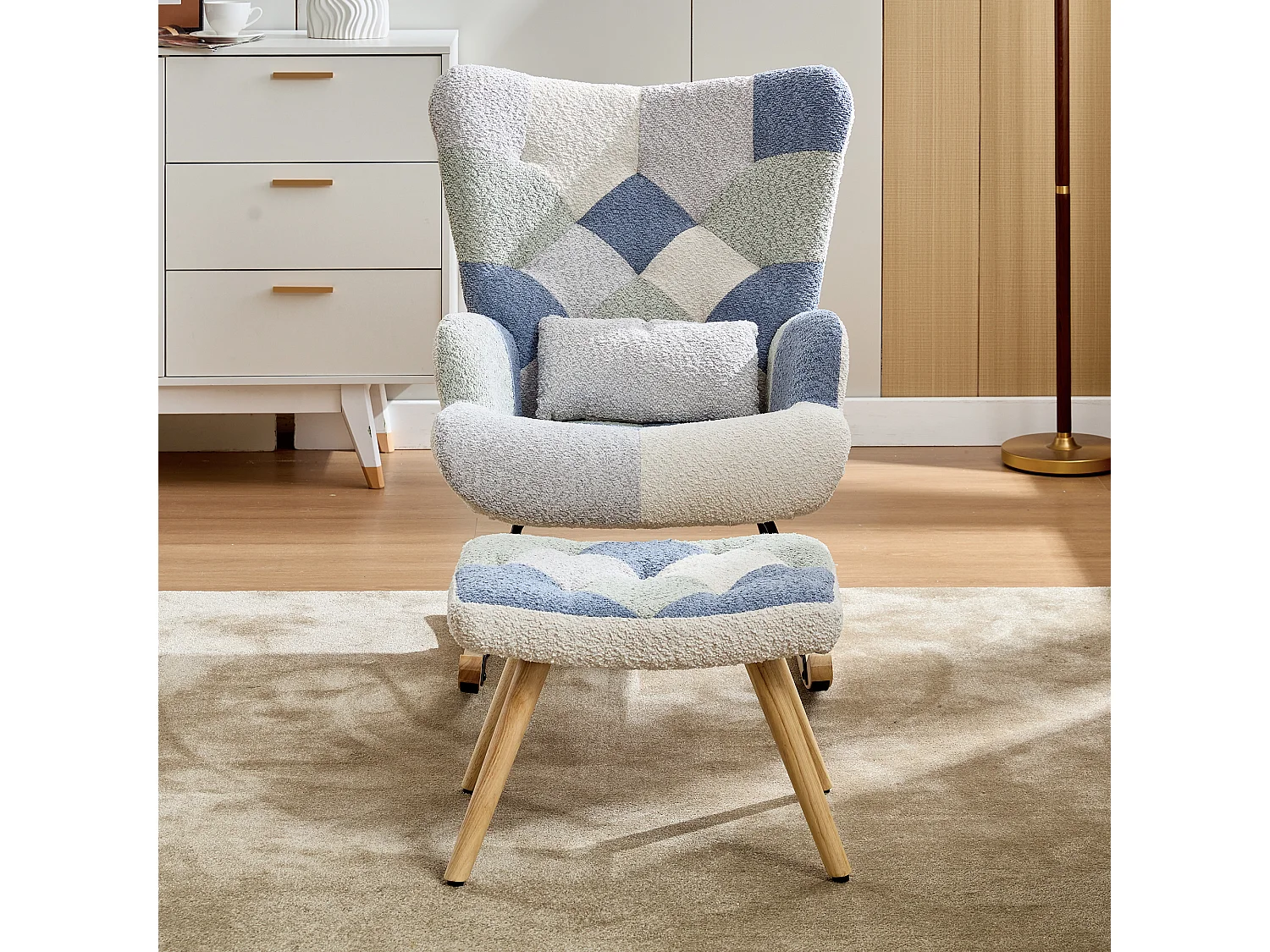 Gevulde schommelstoel met voetensteun - Beige en blauw