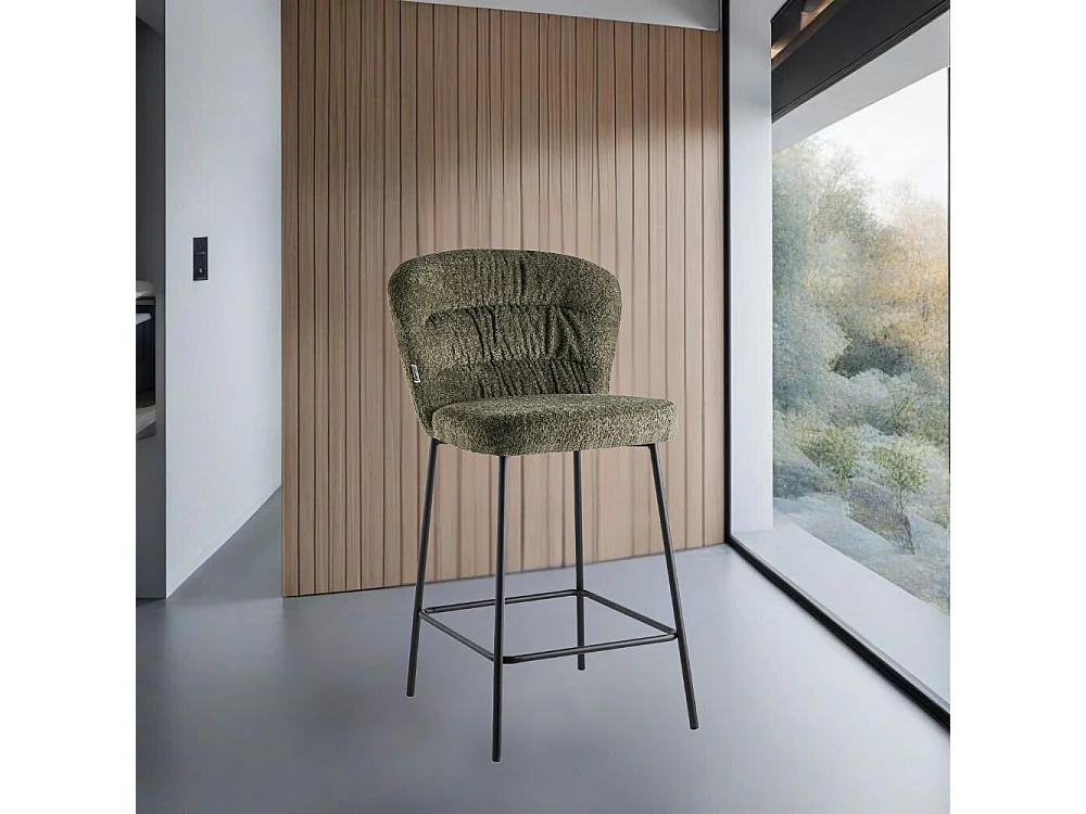 Sgabello Cami in tessuto teddy verde: un connubio di design e comfort