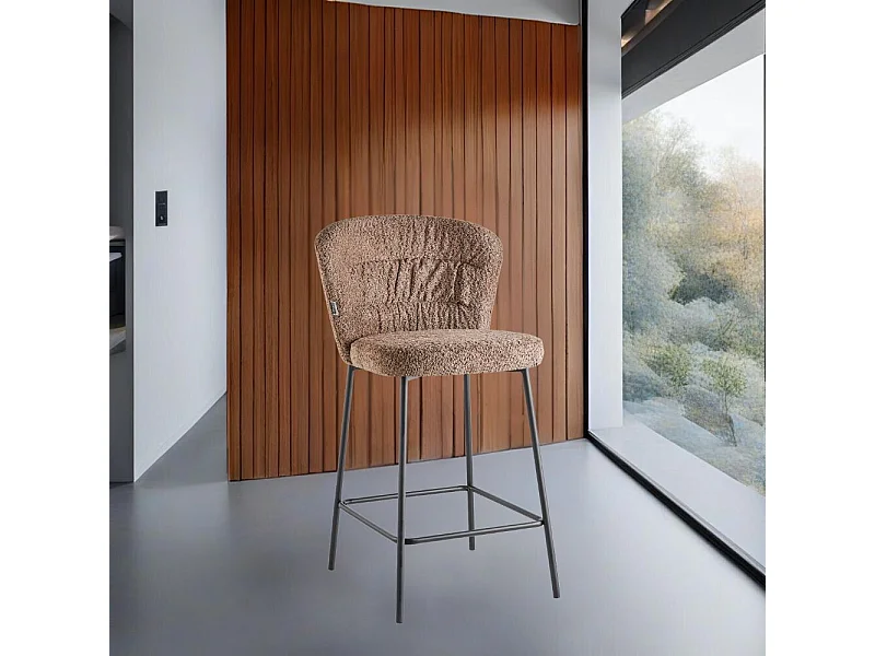 Sgabello Cami in tessuto teddy tortora: un connubio di design e comfort