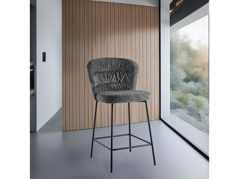 Sgabello Cami in tessuto teddy grigio: un connubio di design e comfort