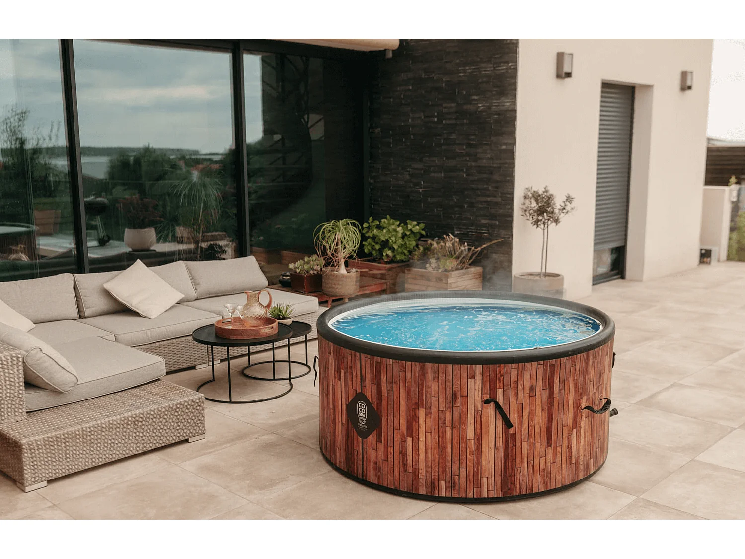 Coco Spa Exotik Spa Gonfiabile - Diametro 150 cm - 800 Litri - Motore da 2240 W - Da 2 a 4 Persone