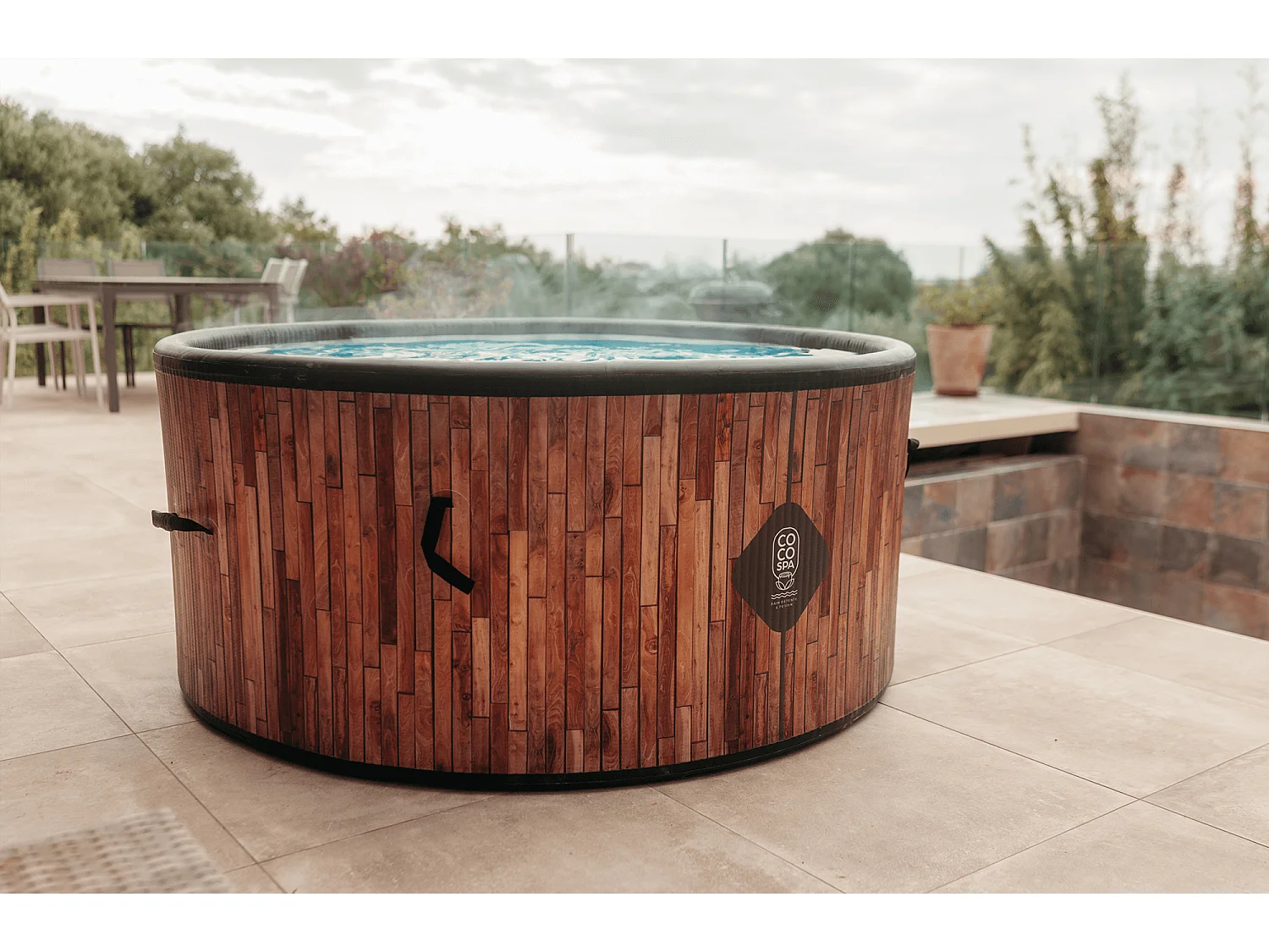 Coco Spa Exotik Spa Gonfiabile - Diametro 150 cm - 800 Litri - Motore da 2240 W - Da 2 a 4 Persone