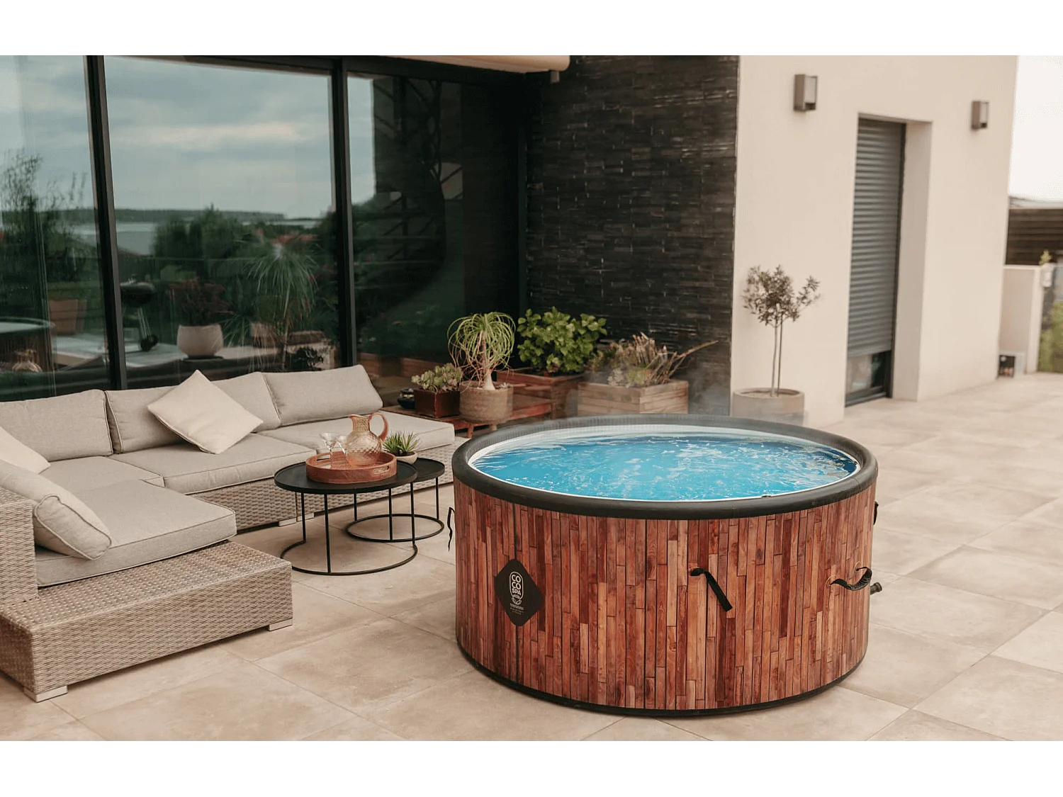 Coco Spa Exotik Opblaasbare Spa – 150 cm diameter – 800 liter – 2240 W motor – 2 tot 4 personen