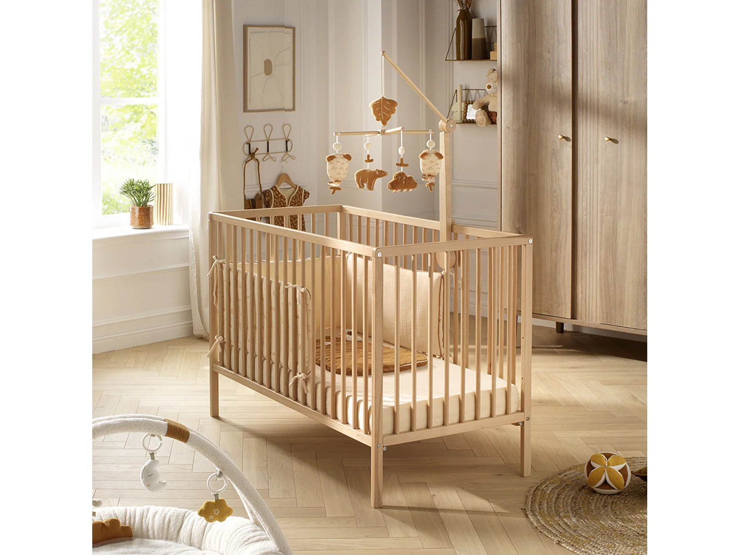 Cuna de madera con listones con colchón de 120x60