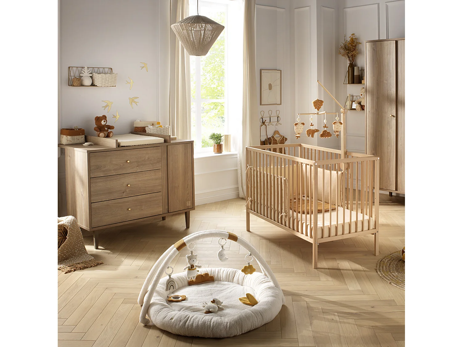 Cuna de madera con listones con colchón de 120x60