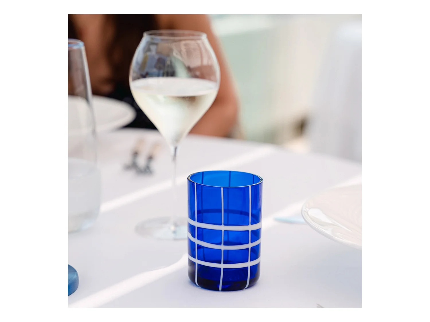 Zafferano Twiddle - Set 6 Bicchieri Blu in Vetro Soffiato, 35 cl - Tumbler Artigianali con Decoro Bianco, Lavabili in Lavastoviglie