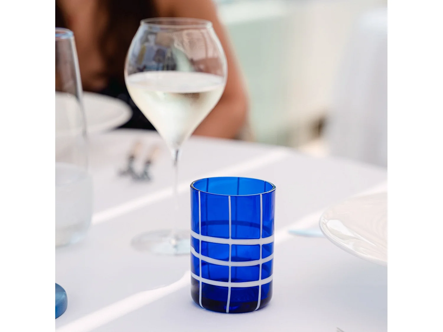 Zafferano Twiddle - Lot de 6 verres en verre soufflé bleu, 35 cl - Verres faits main avec décoration blanche, lavables au lave-vaisselle