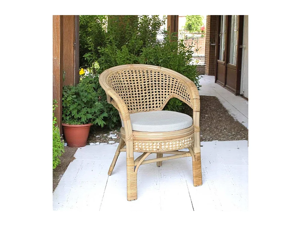 Poltrona Amanda in vimini naturale con paglia di vienna e cuscino in omaggio