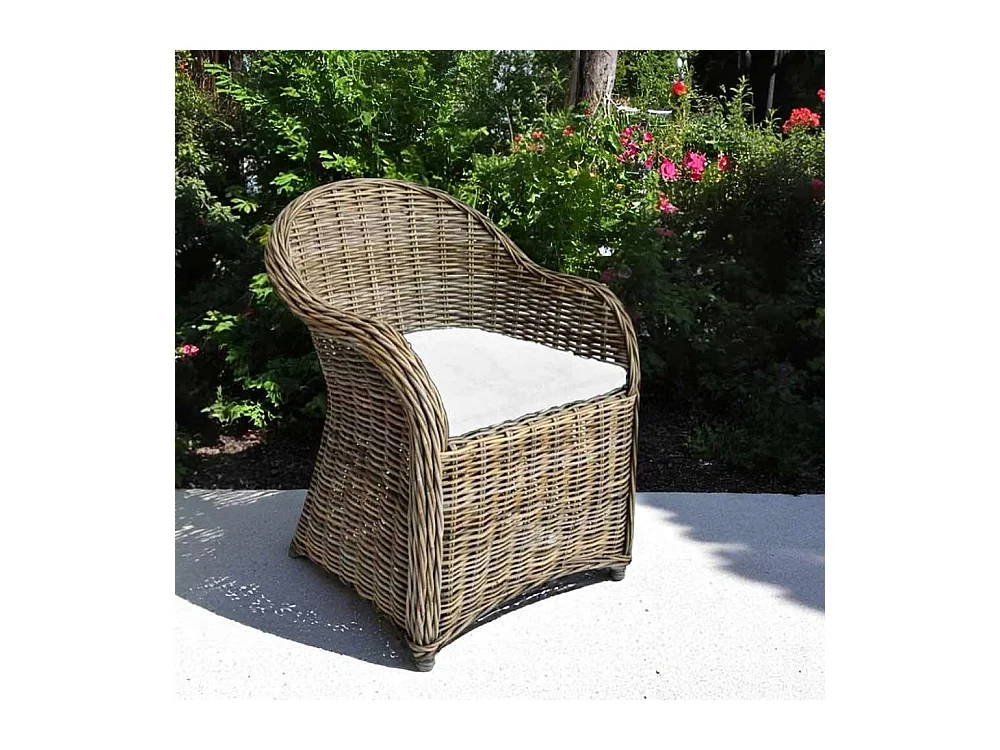 Fauteuil Roma en rotin tressé naturel gris avec coussin offert