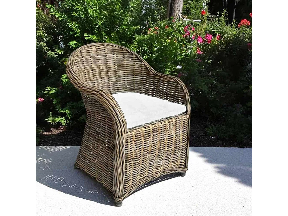 Fauteuil Roma en rotin tressé naturel gris avec coussin offert