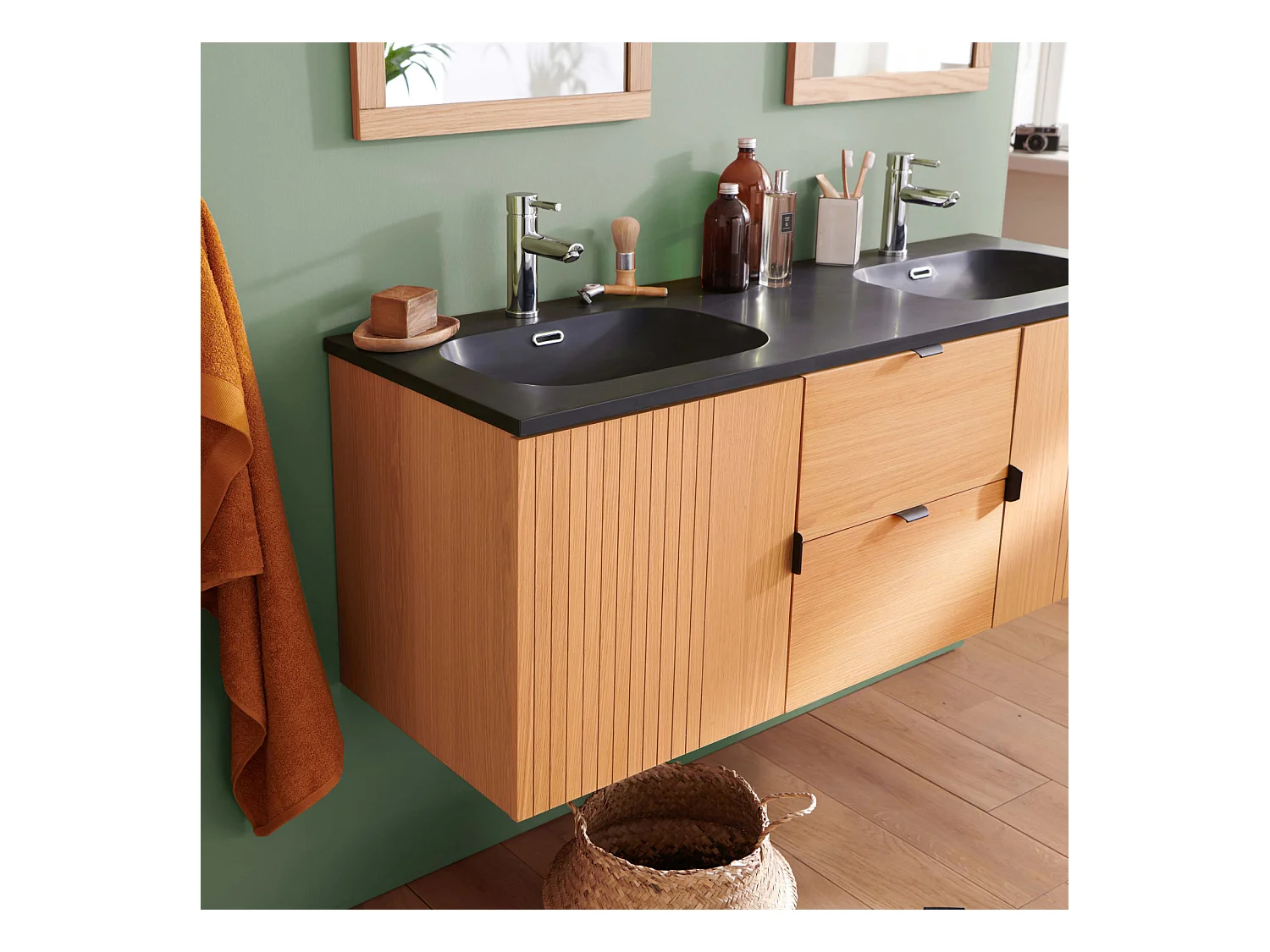 Doppelwaschtisch + Spiegel + STUDIO-Säule