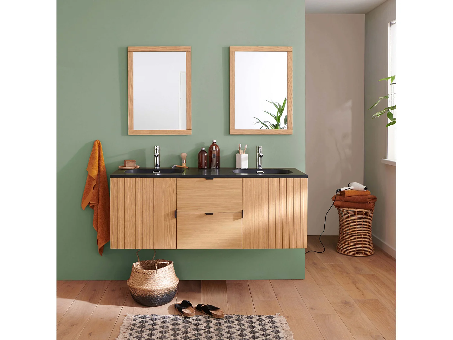 STUDIO Doppelwaschtisch + Spiegel