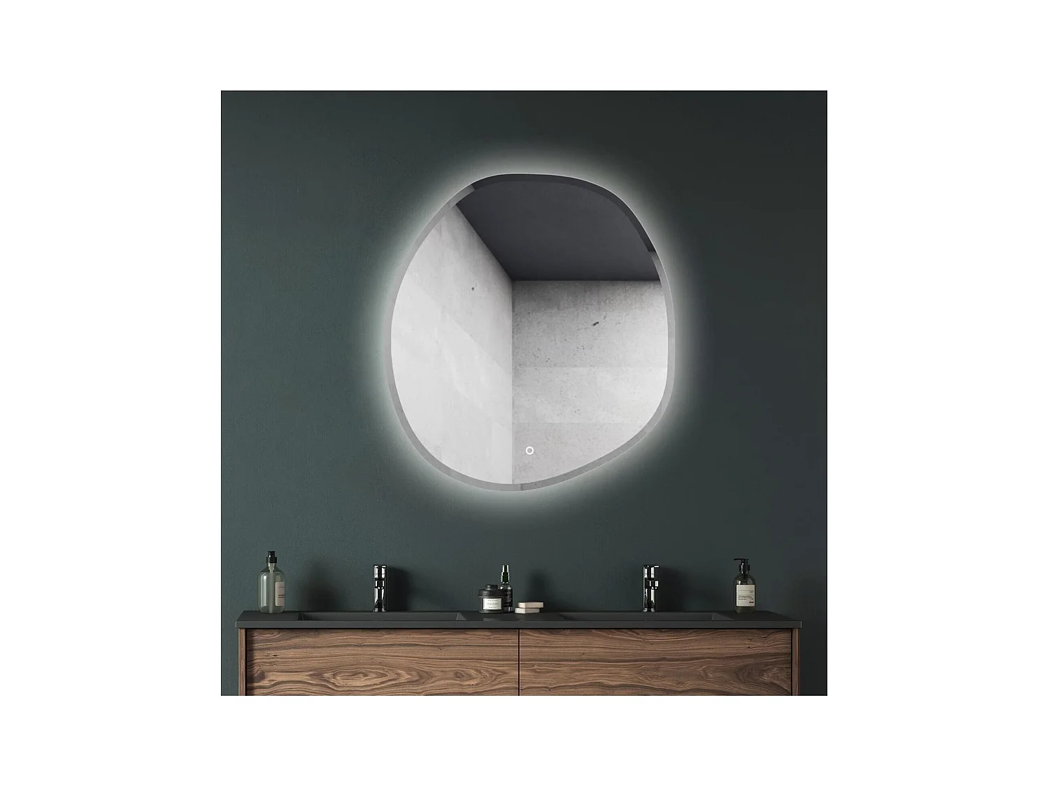 Specchio LED organico FLUEA D60/80cm con bordi smussati