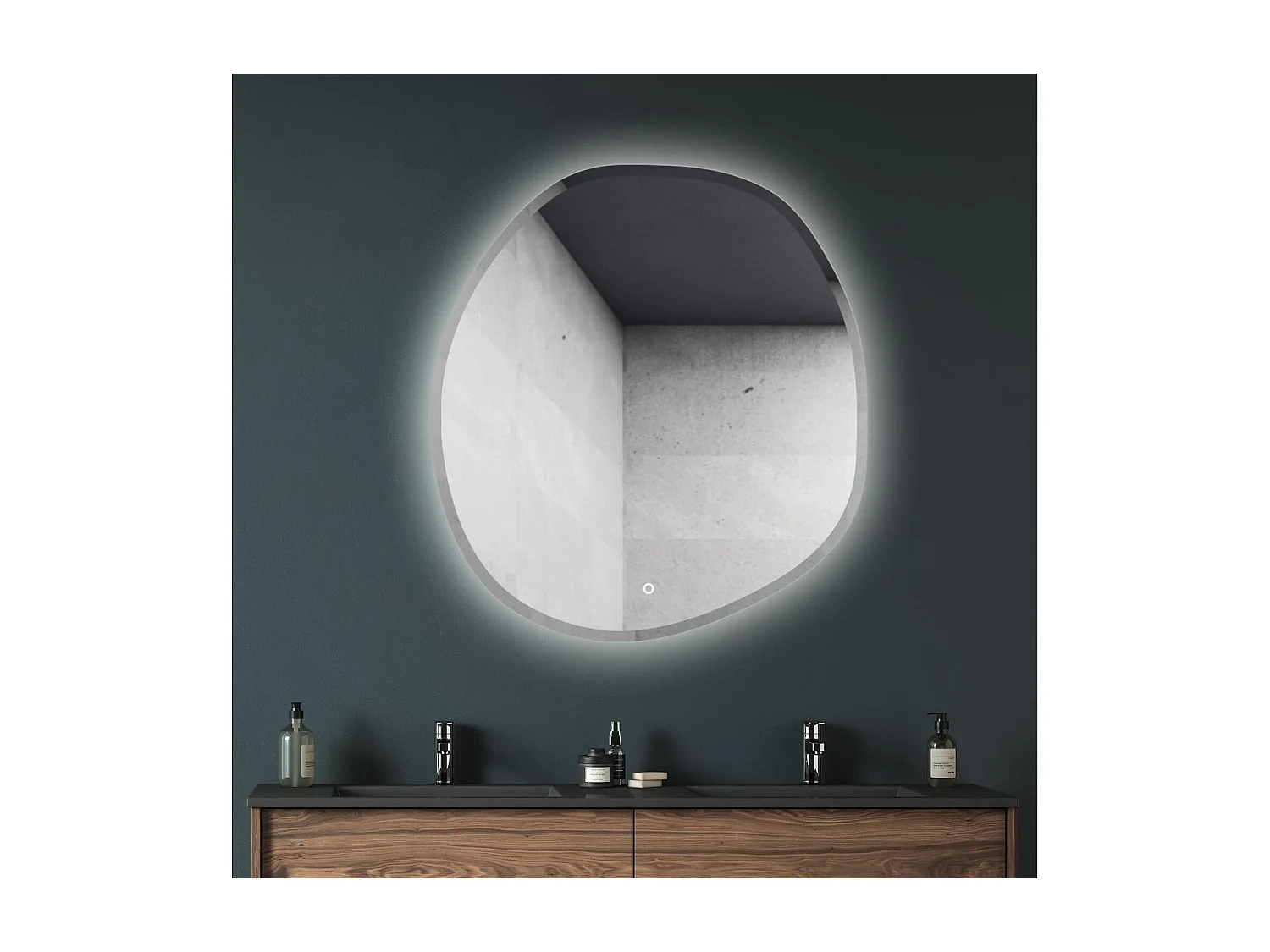 Specchio LED organico FLUEA D60/80cm con bordi smussati