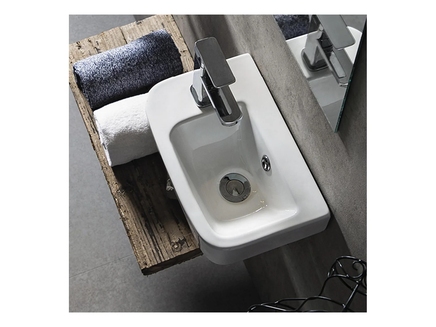 Lavabo de encimera o suspendido de cerámica blanca MOKI 43x26,5cm