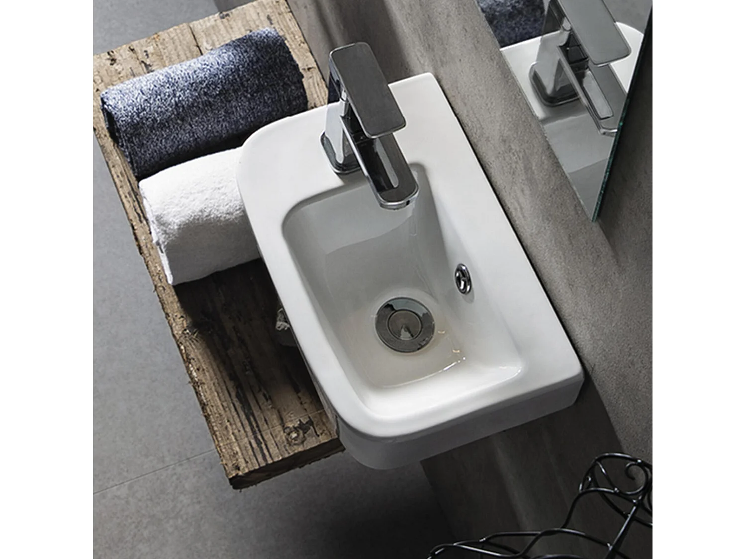 MOKI 43x26,5cm weißes Keramik-Aufsatz- oder Wandwaschbecken