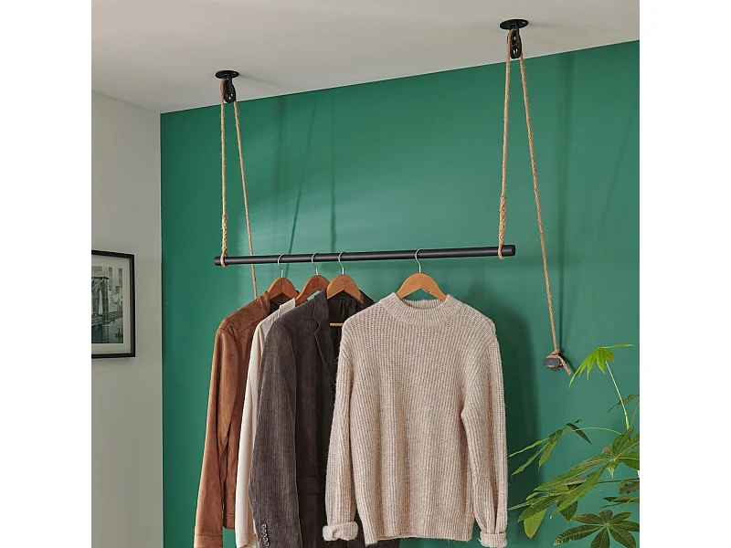 Lano hangkast van metaal en touw