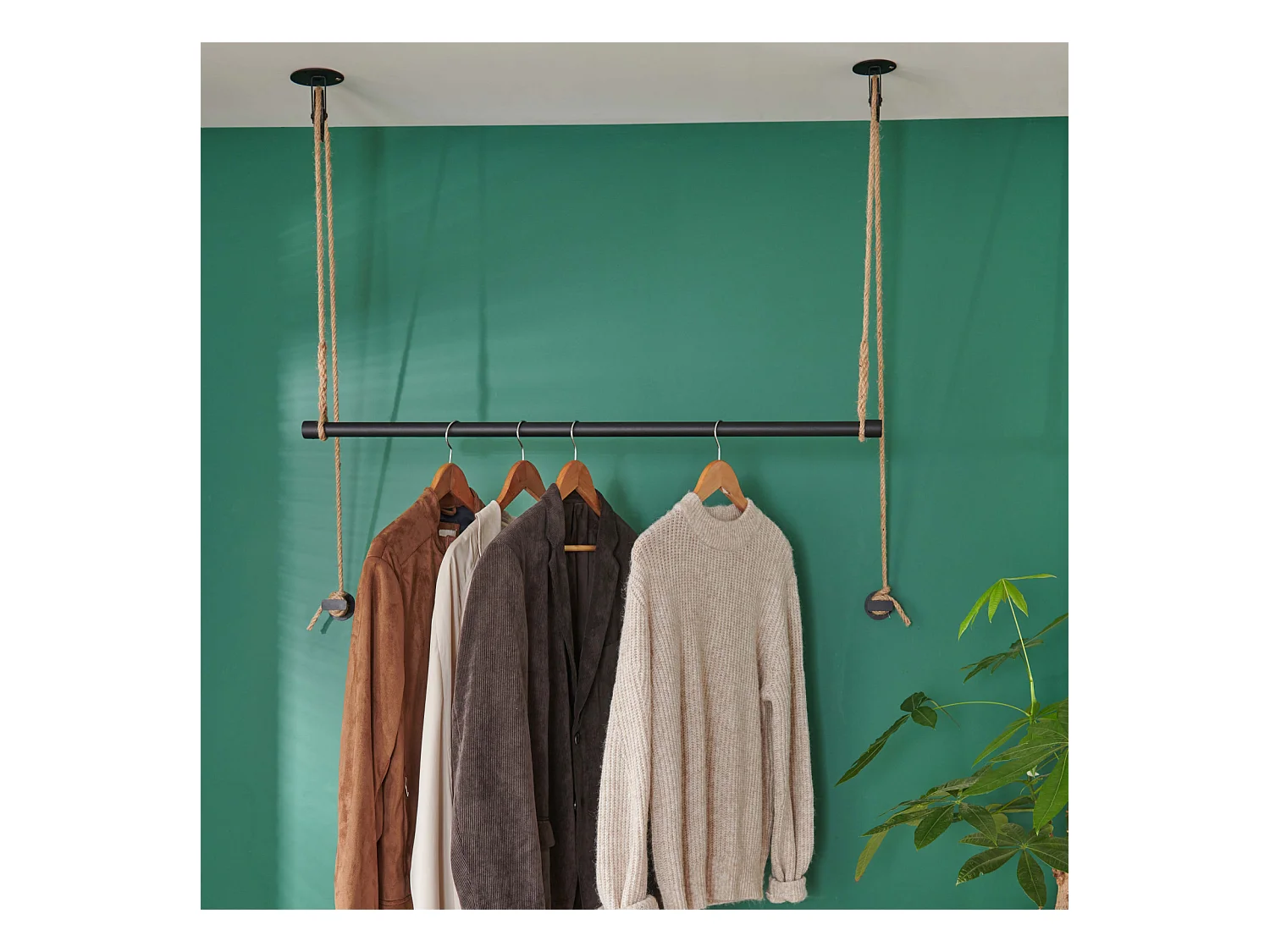 Lano hangkast van metaal en touw