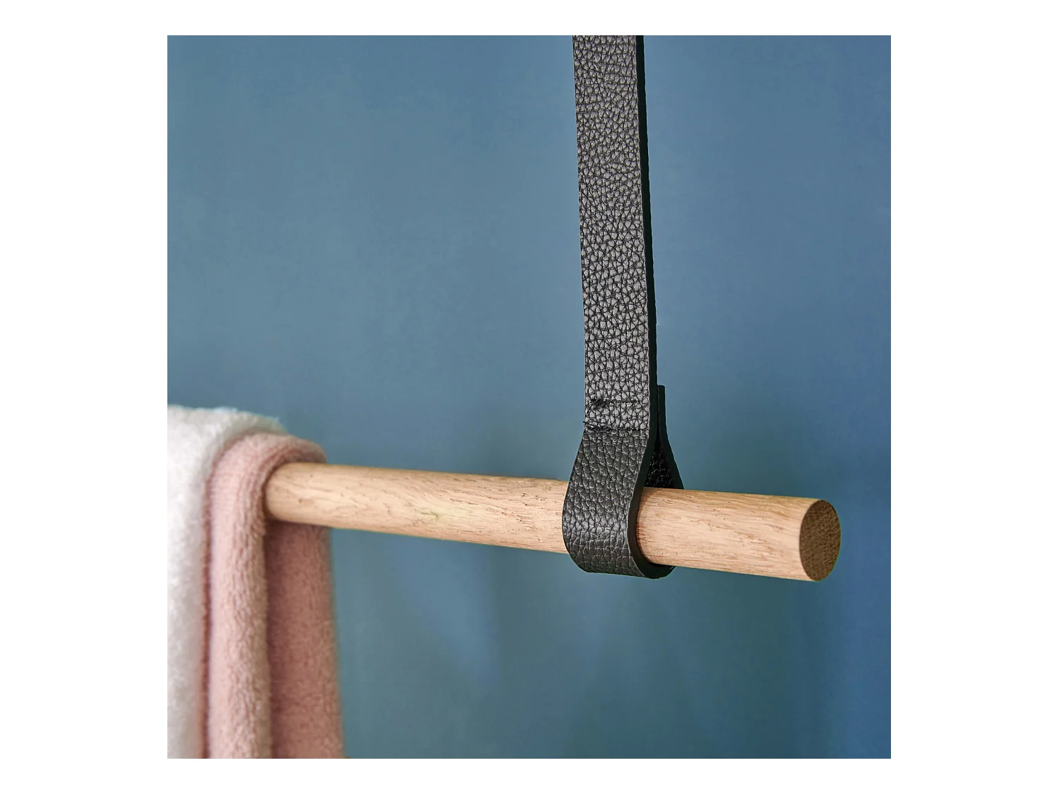 Viky hangkast van hout en leer