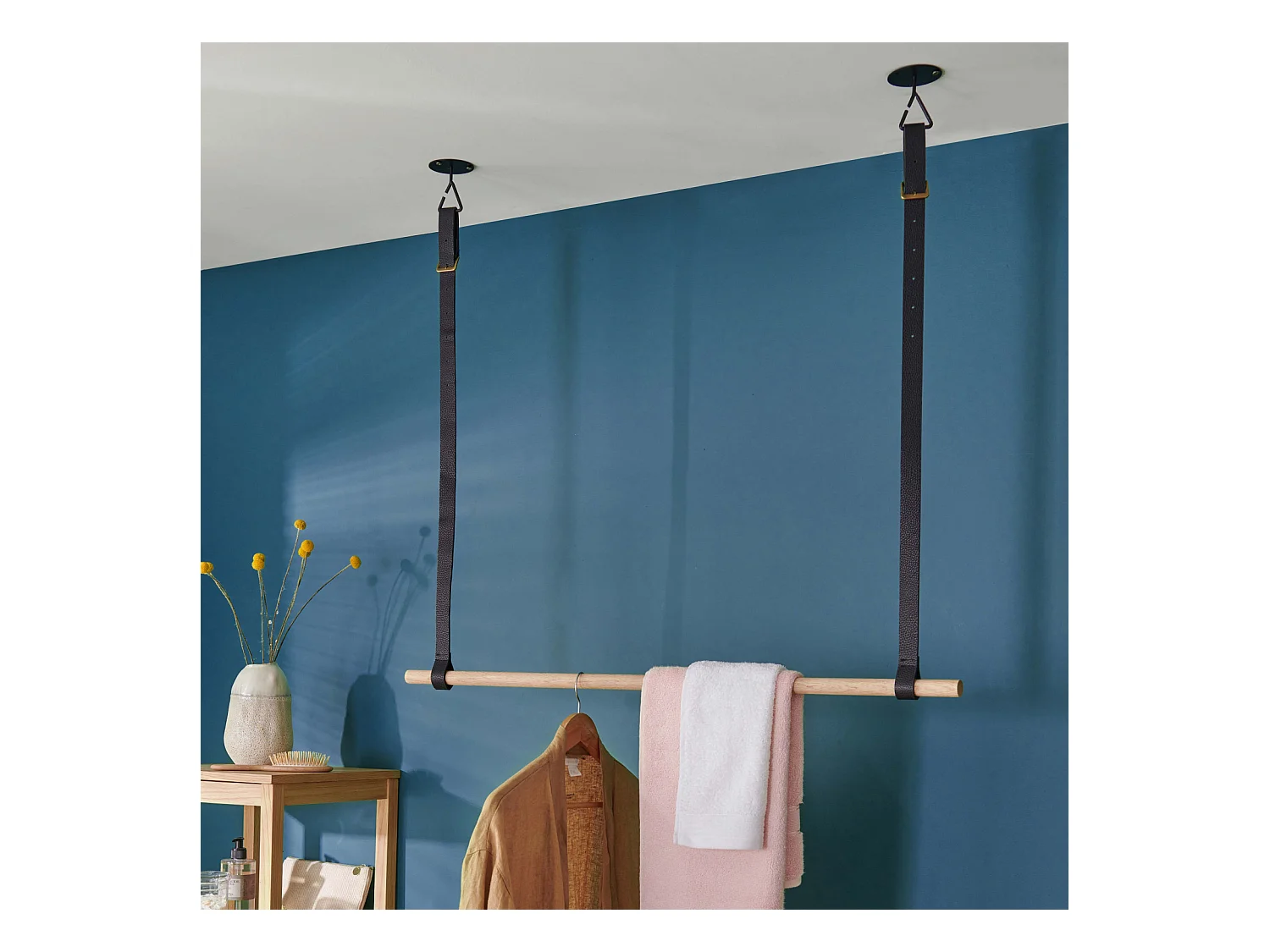 Kit penderie suspendue sous plafond avec lanières en cuir noir 100cm