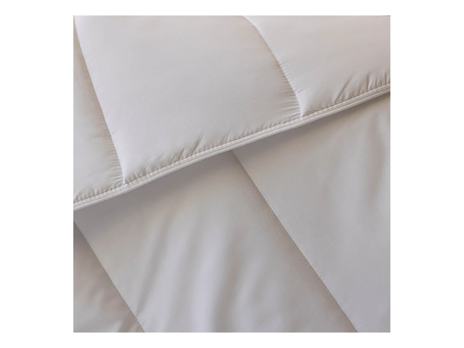 Couette légère été 175gr/m² anti-acariens et anti-bactériens 140x200 cm