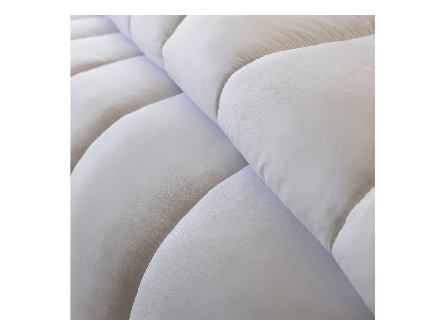 Couette chaude hiver 500gr/m² anti-acariens et anti-bactériens 260x240 cm