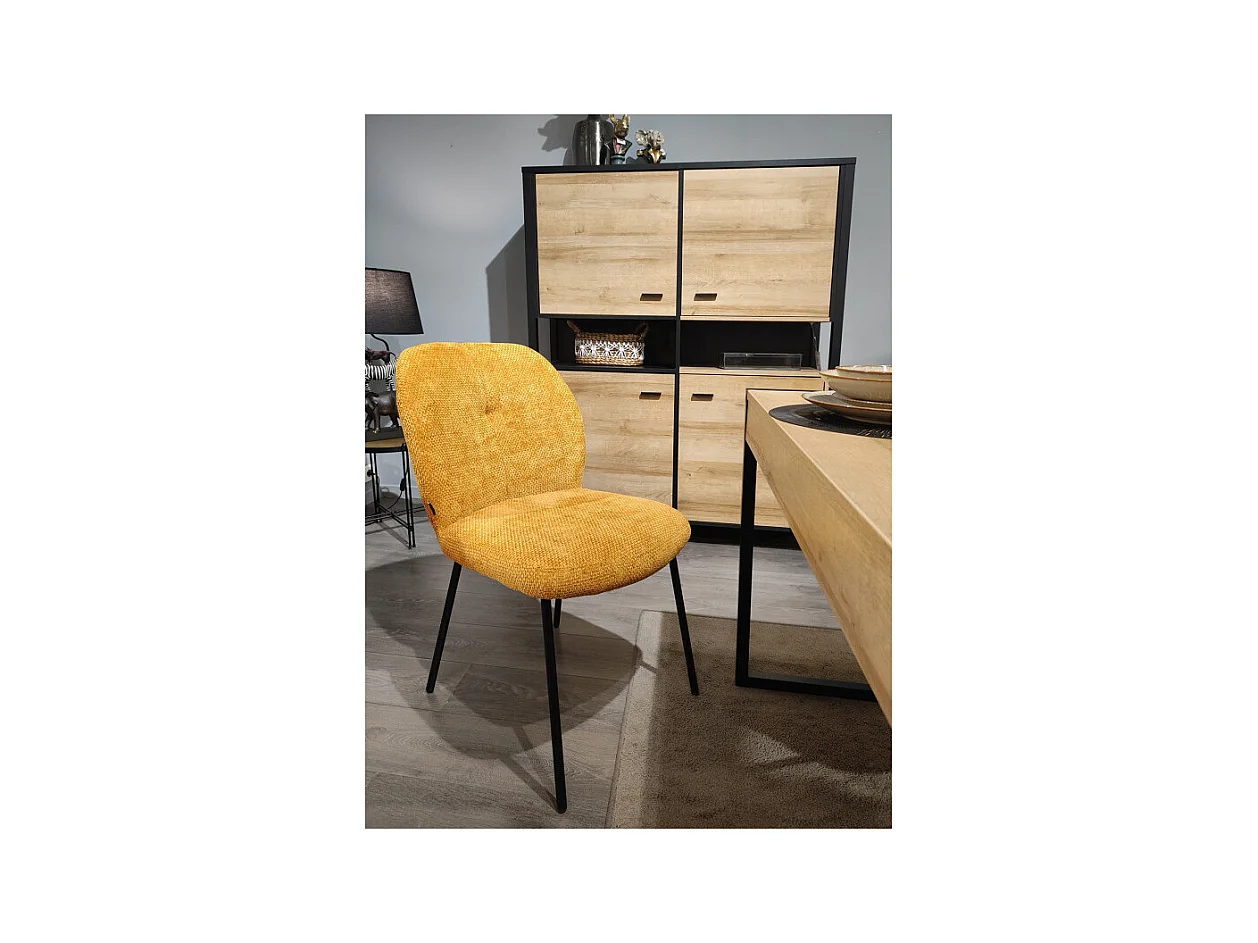 Chaise rembourré en tissu jaune doux pieds métal noir - LEONA