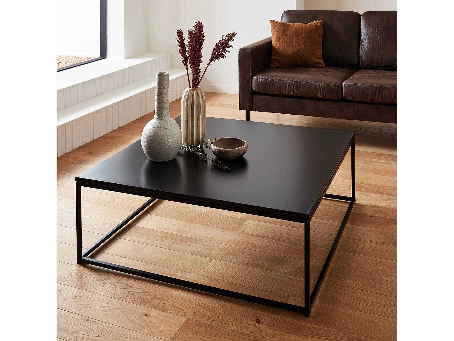 Table basse. Industrielle. structure métal noir. L 100 x l 100 x H 36cm