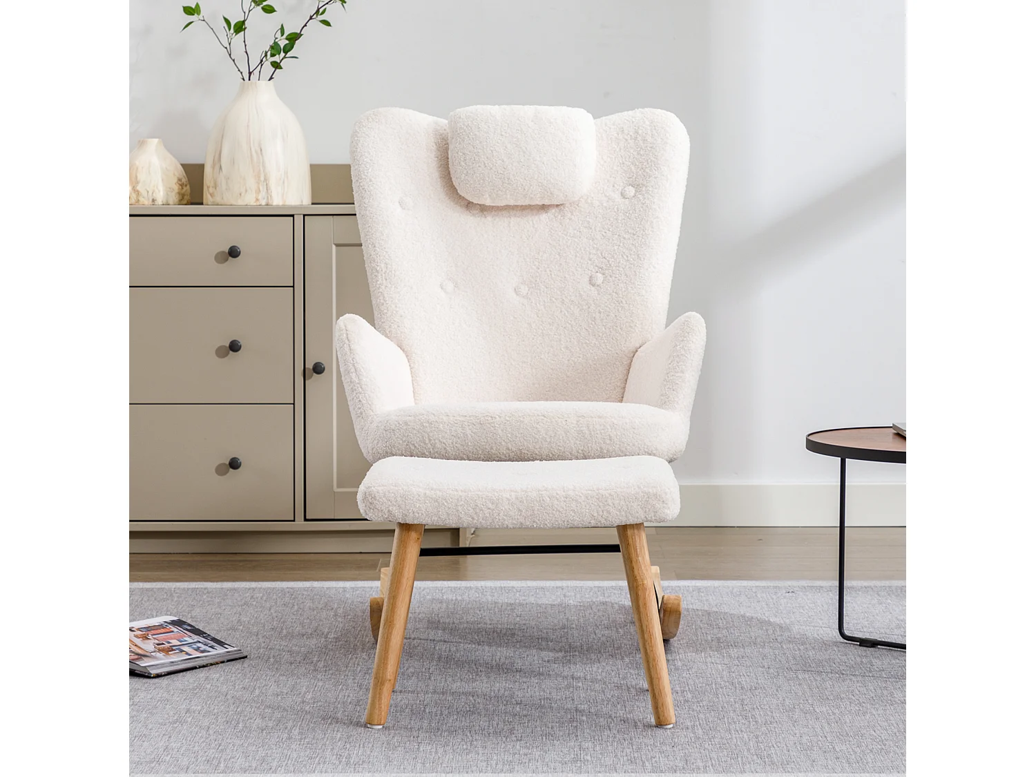 Fauteuil à bascule avec appui-tête et tabouret en tissu teddy blanc