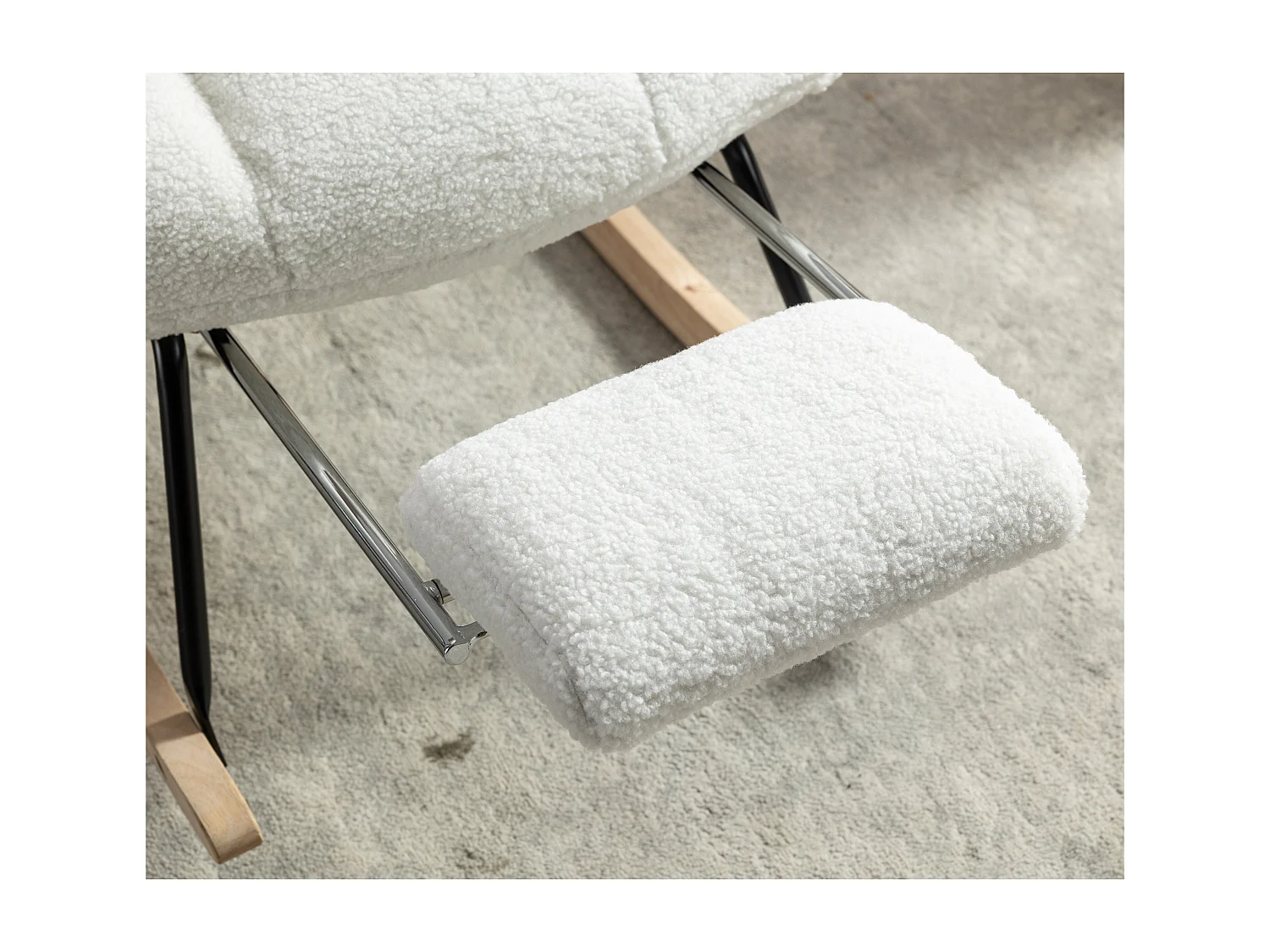 Cadeira de balanço com apoio de braços e apoio para os pés removível, em tecido Teddy branco