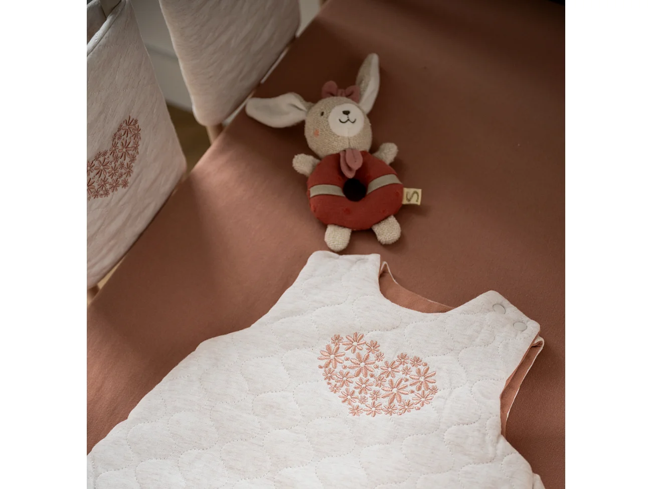 Hochet bébé en coton bio PETIT COEUR - Sauthon