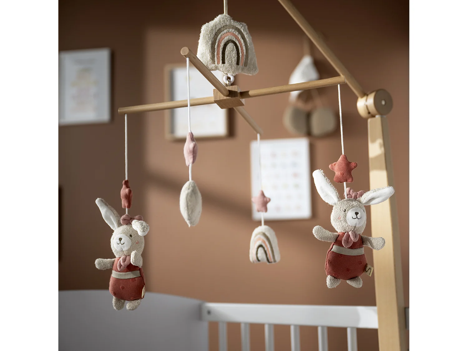 Mobile musical en bois avec jouets en coton PETIT COEUR - Sauthon