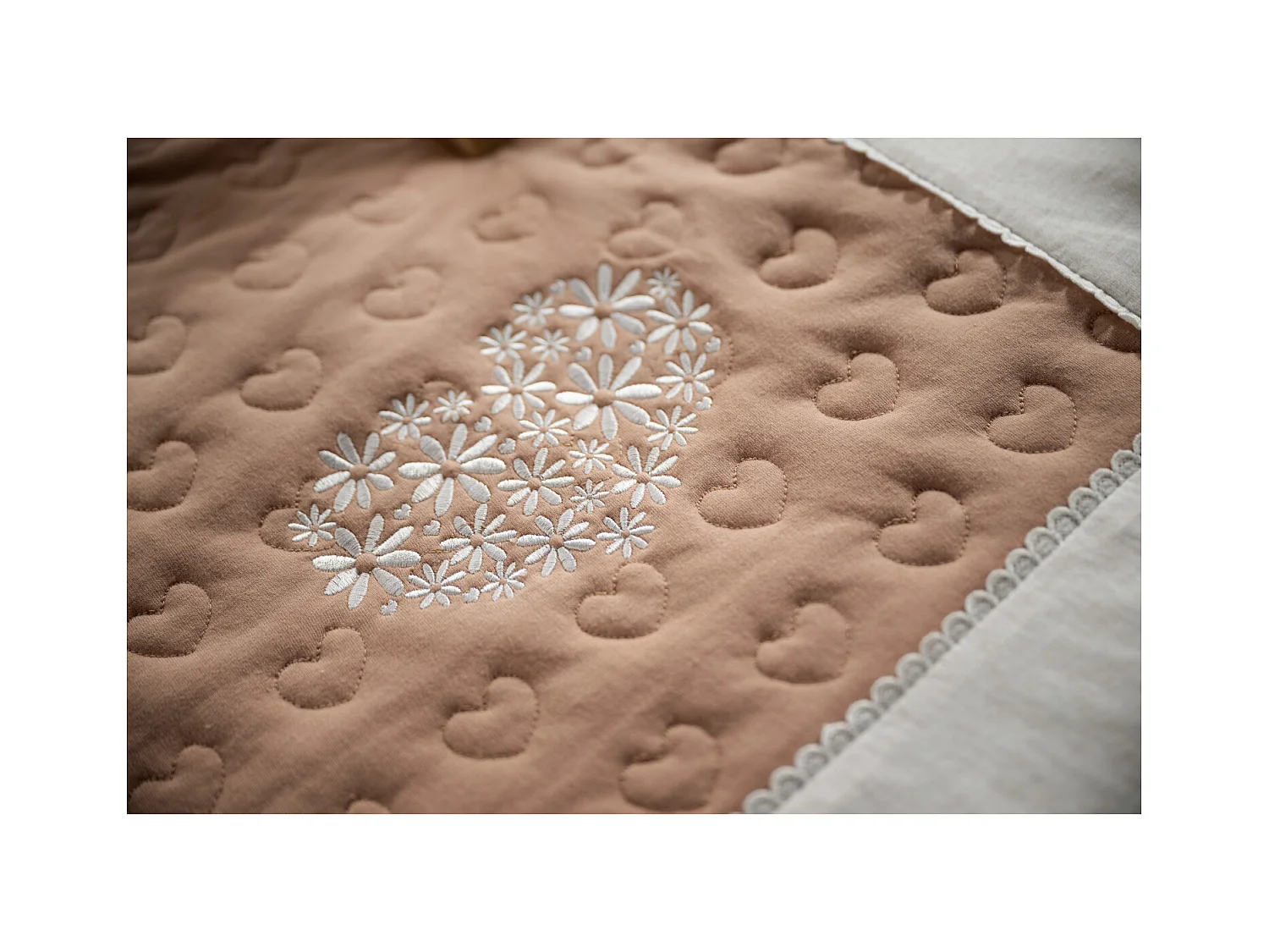 Grand tapis de jeu en coton matelassé PETIT COEUR - Sauthon