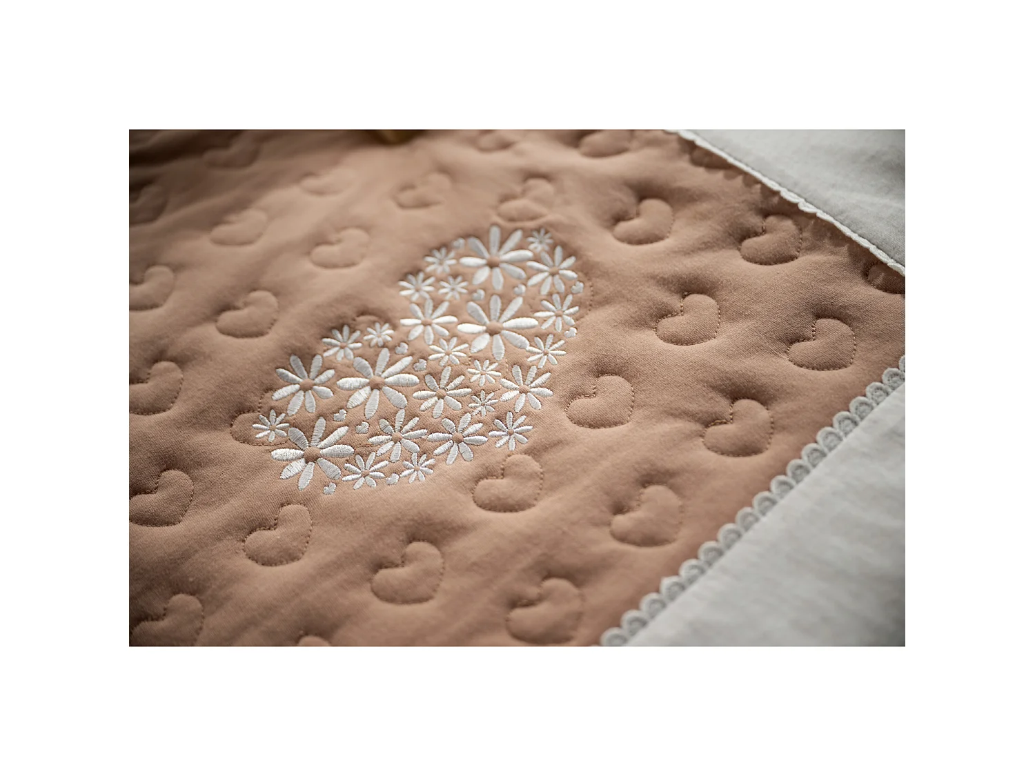 Grand tapis de jeu en coton matelassé PETIT COEUR - Sauthon