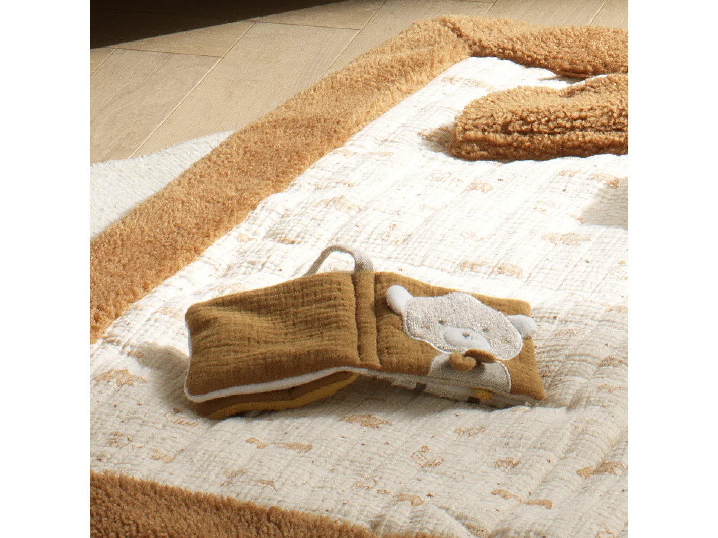 Livre d'éveil bébé en coton bio PETIT SOLEIL - Sauthon