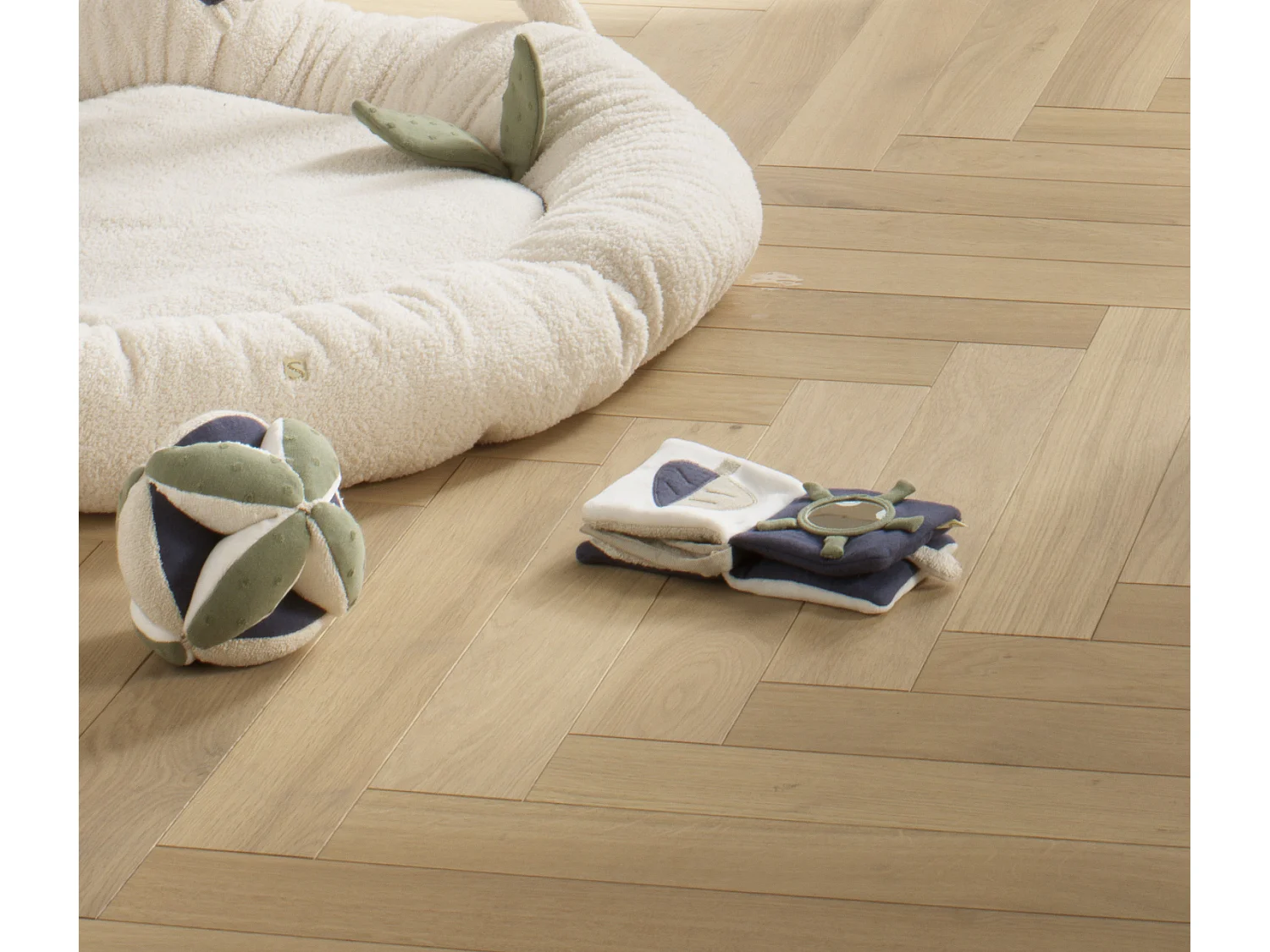 Livre d'éveil bébé en coton bio PETIT NUAGE - Sauthon