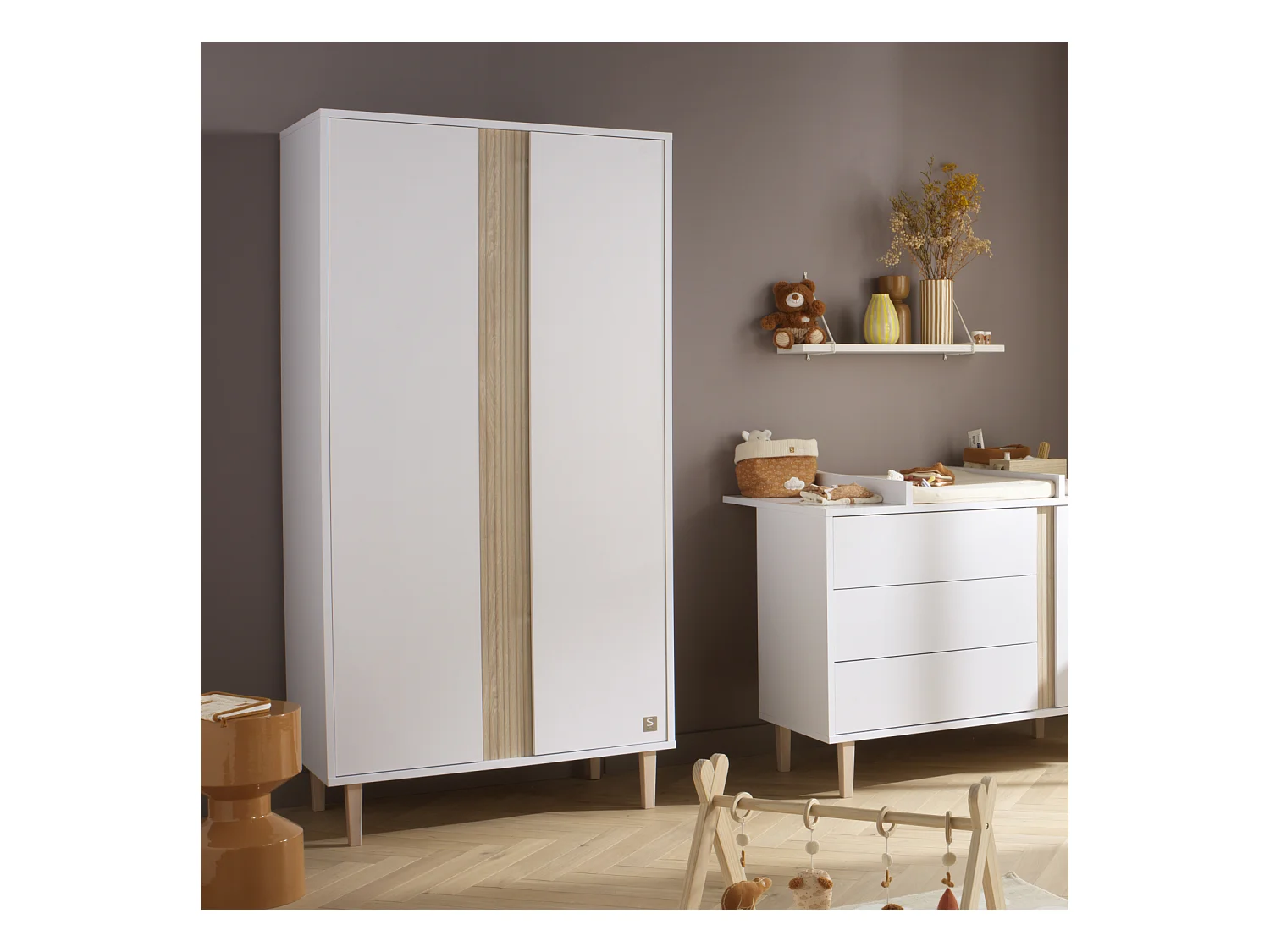 Armoire 2 portes avec détail imitation bois texturé et pieds bois PALOMA - Sauthon