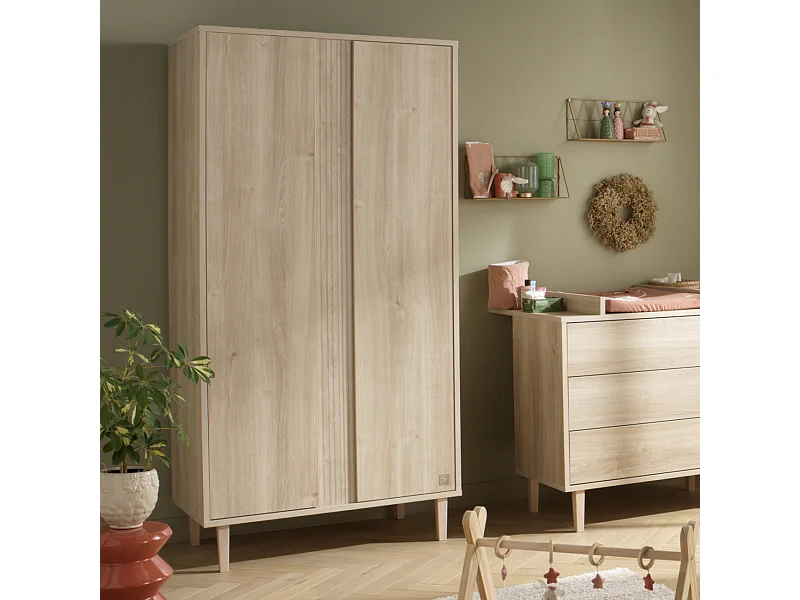 Armoire 2 portes avec détail imitation bois texturé et pieds bois PALOMA - Sauthon