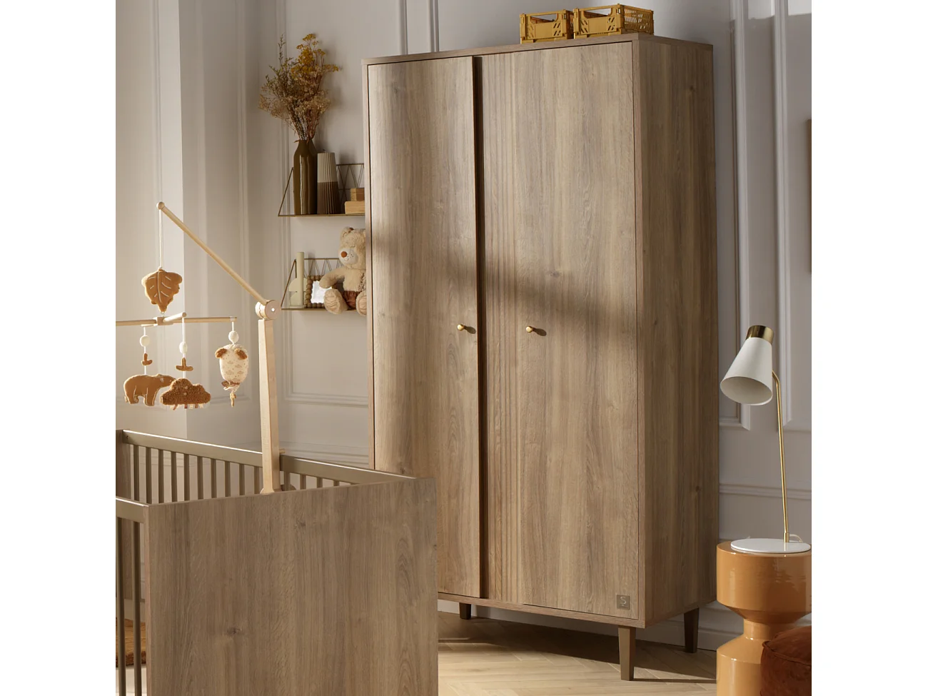 Armoire 2 portes avec détail imitation bois texturé et pieds bois MOKKA - Sauthon