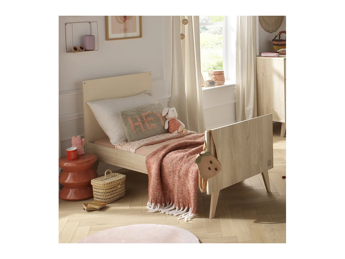 Chambre bébé évolutive Mélinée, Lit 140x70 évolutif et Commode à langer 3 tiroirs - Chêne sépia MELINEE - Sauthon