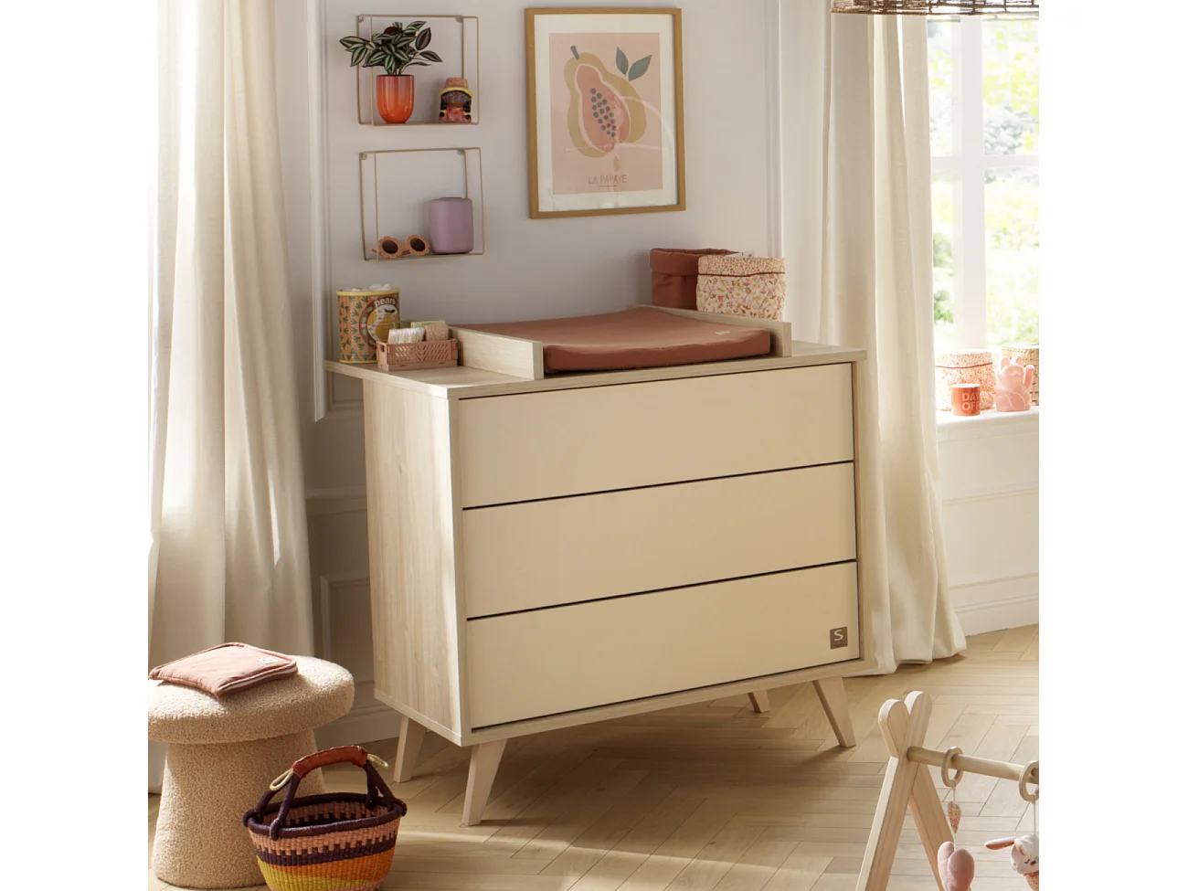 Chambre bébé évolutive Mélinée, Lit 140x70 évolutif et Commode à langer 3 tiroirs - Chêne sépia MELINEE - Sauthon