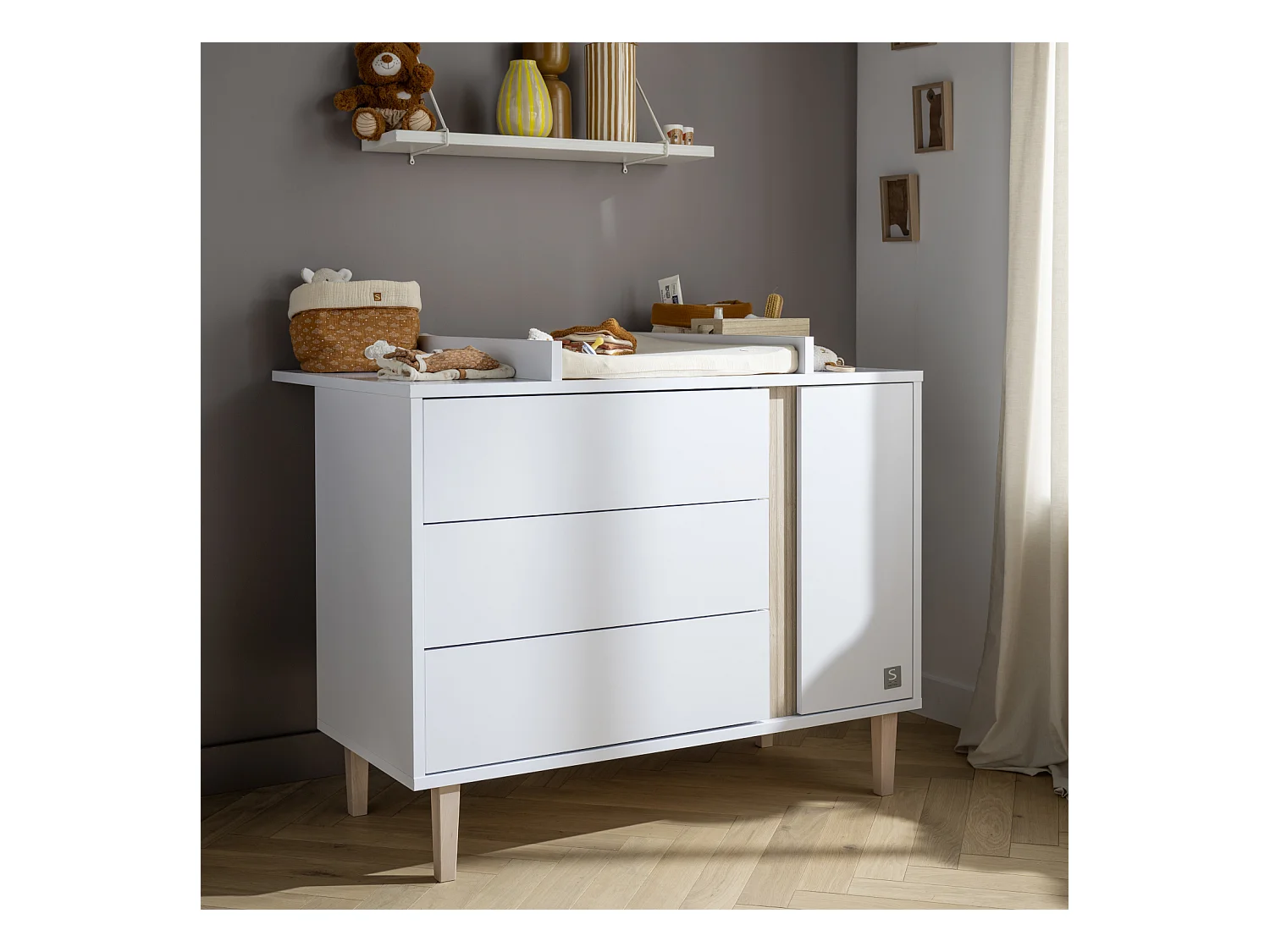 Chambre bébé évolutive Paloma, Lit 140x70 évolutif et Commode à langer 3 tiroirs et 1 porte - Chêne sépia PALOMA - Sauthon