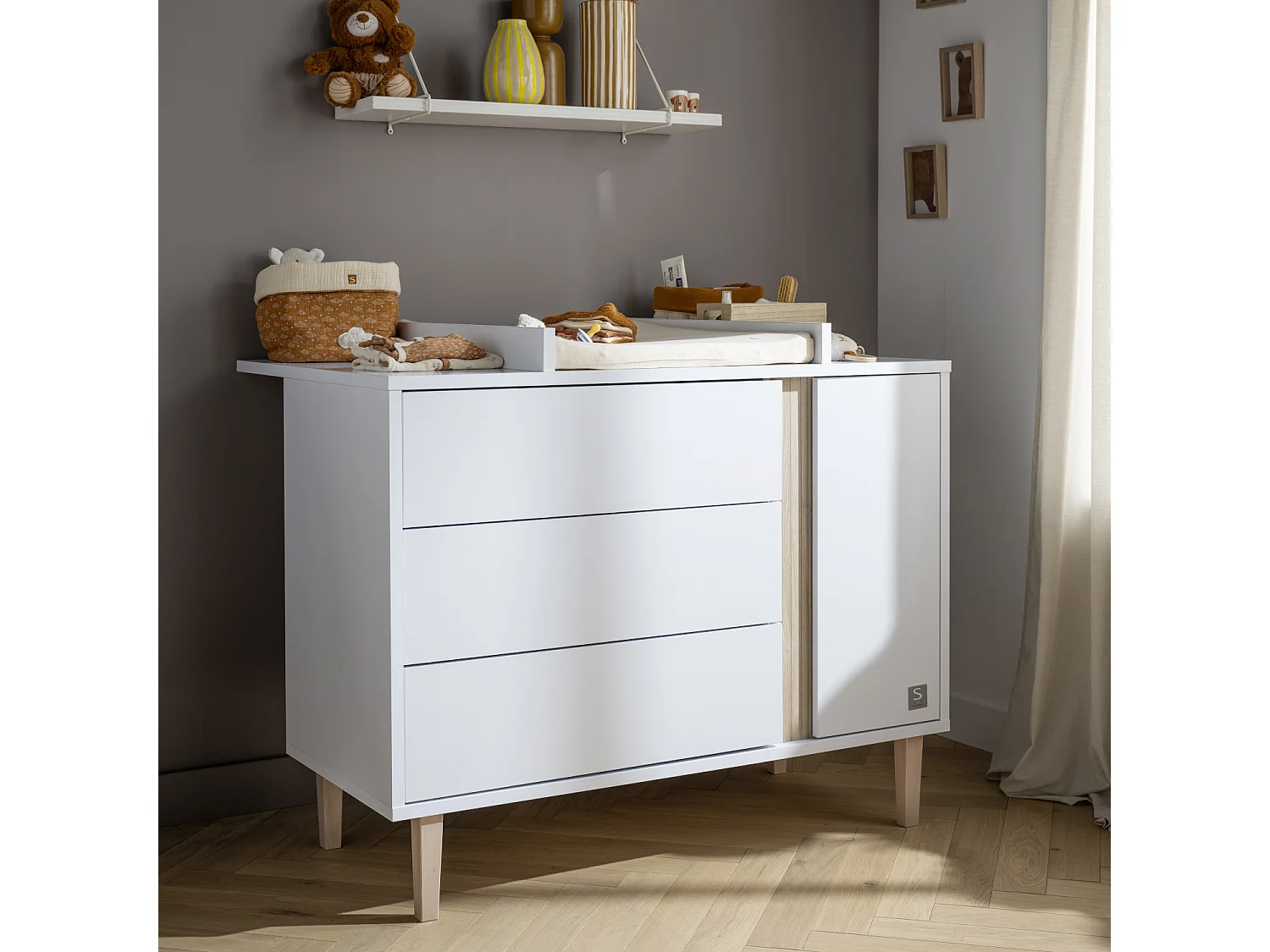 Chambre bébé évolutive Paloma, Lit 140x70 évolutif et Commode à langer 3 tiroirs et 1 porte - Chêne sépia PALOMA - Sauthon