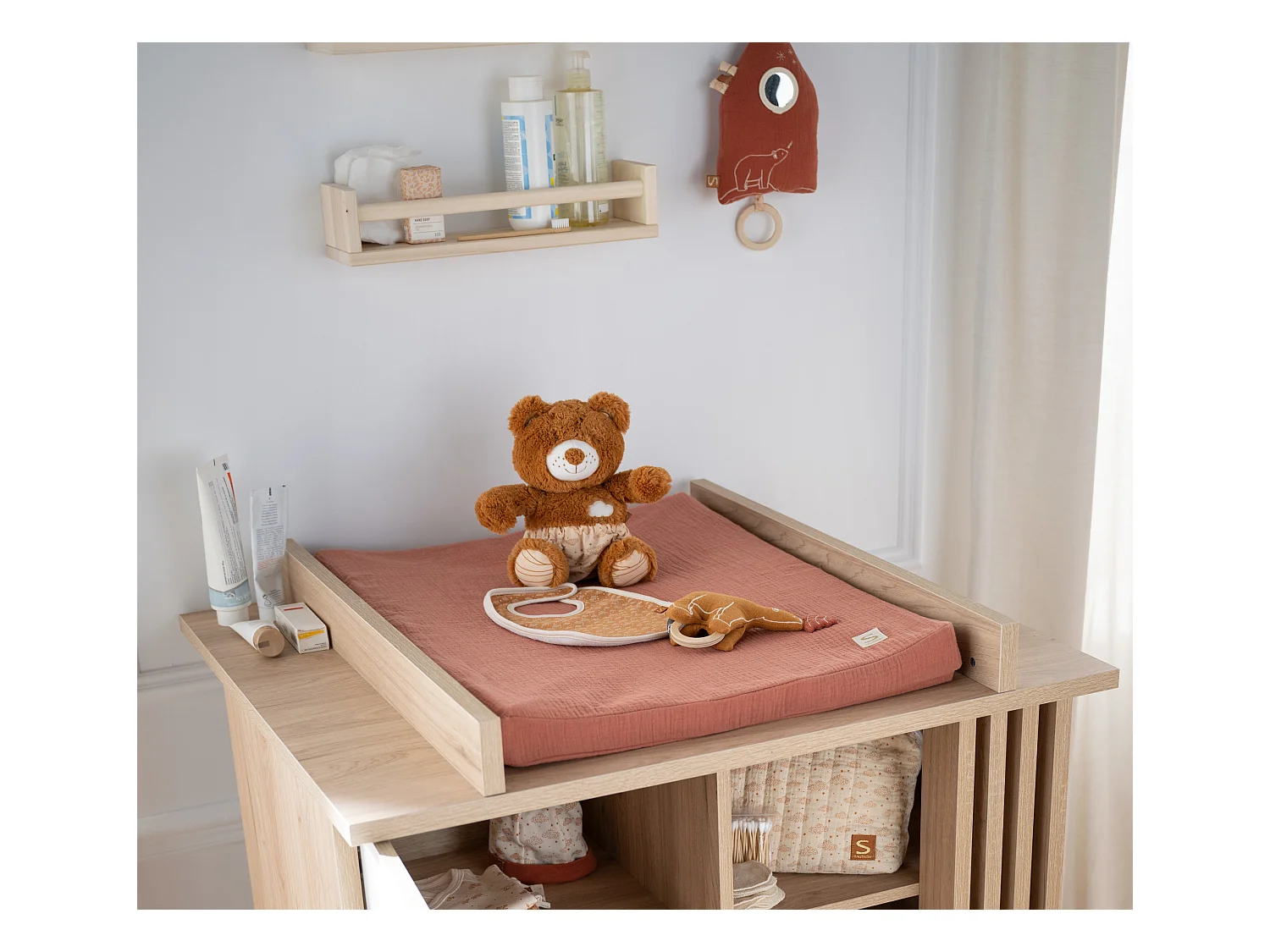 Chambre bébé complète Tokyo, Lit 120x60 et Commode à langer claustra - Chêne suave TOKYO - Sauthon