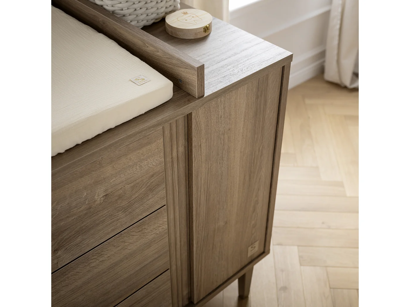 Evolving babykamer Mokka, Evolving bed 140x70 en commode - Chêne Mokka